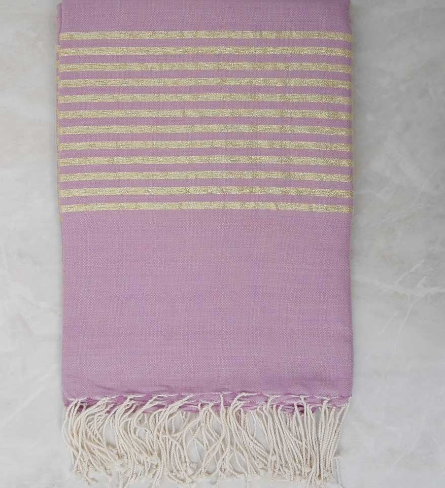 Jeté rose au fil lurex doré 