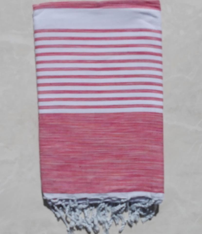 Jeté couleur rose avec rayures 
