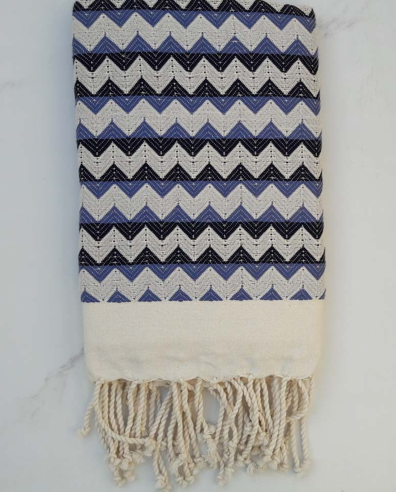 Fouta zigzag blanc crème, bleu turquin et noir 