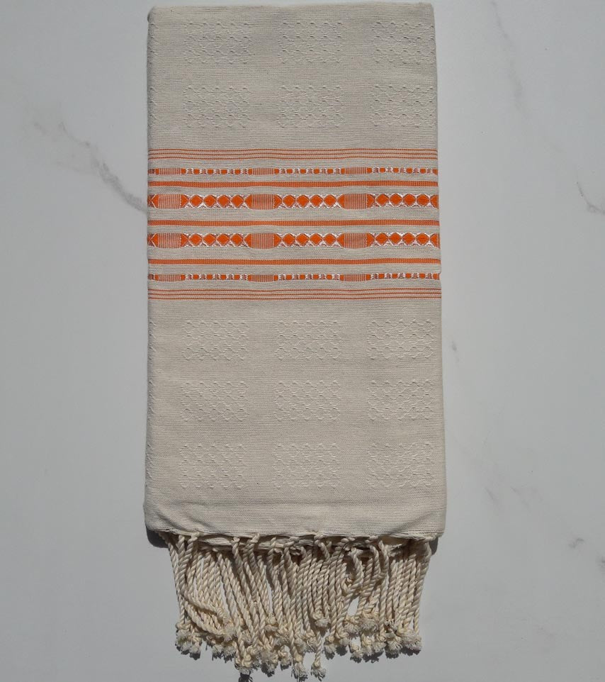 Fouta thalasso beige avec des motifs orange 