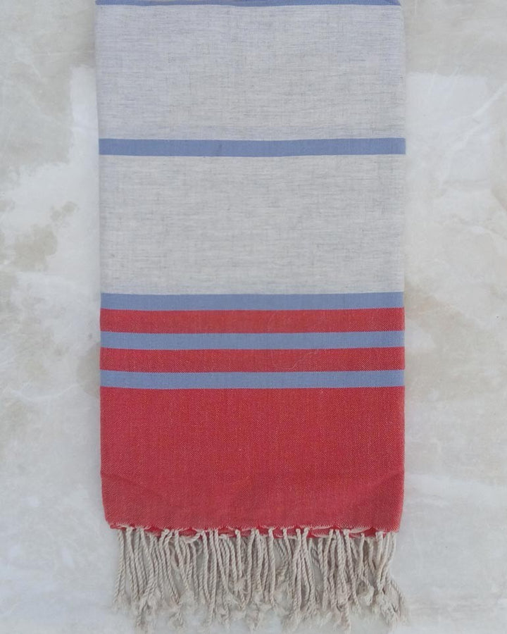 Jeté rouge, gris clair et bleu 