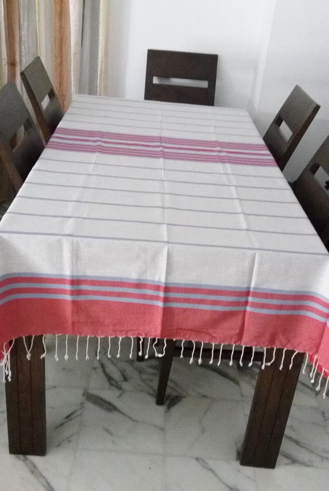 Jeté rouge, gris clair et bleu 