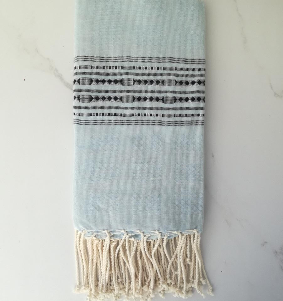 Fouta thalasso bleu avec motifs bleu noir 