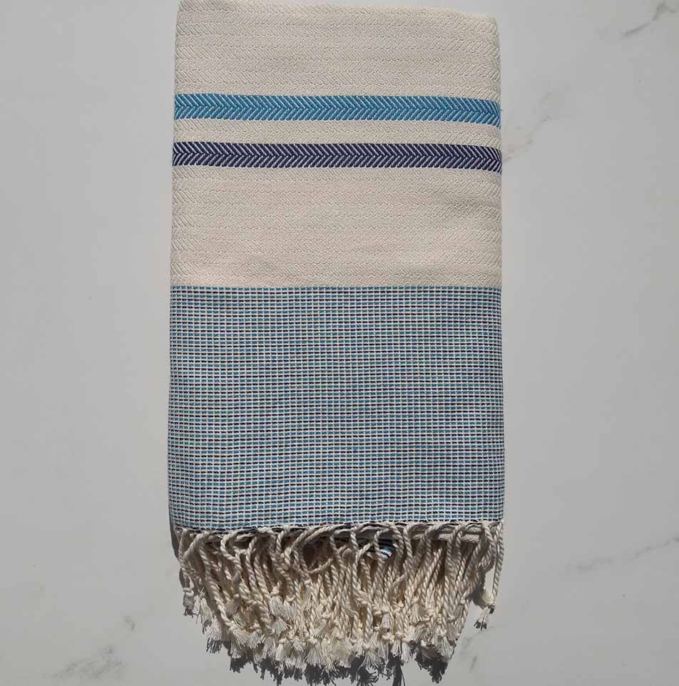Fouta Chevron blanc crème, bleu azur et bleu foncé 