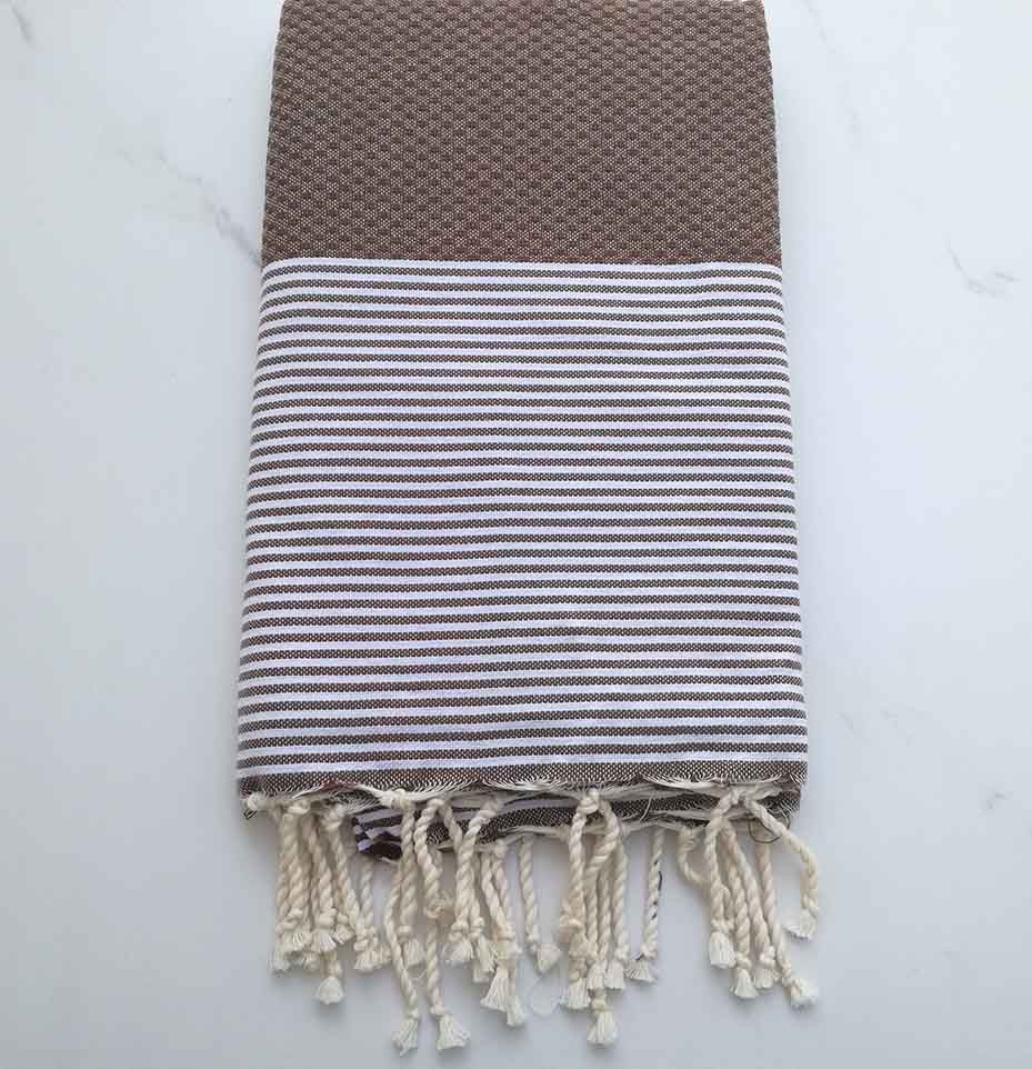 Marron taupe rayée blanc 