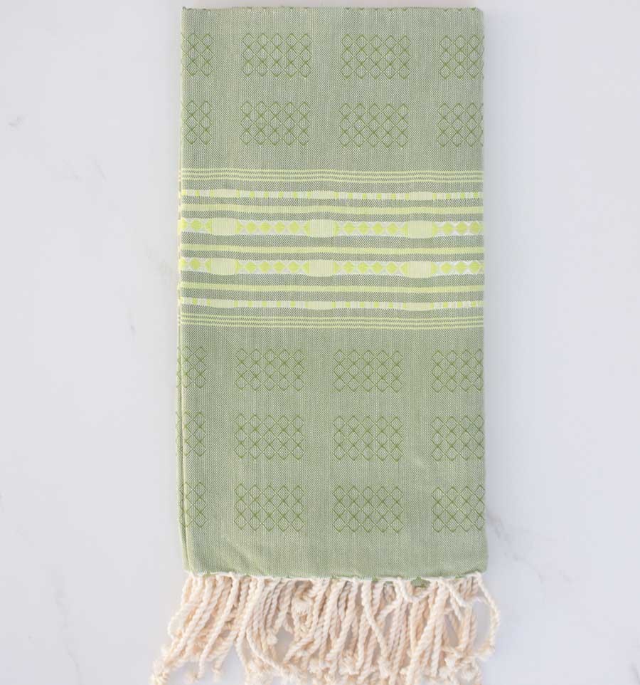 Fouta thalasso vert avec motifs vert fluo clair 