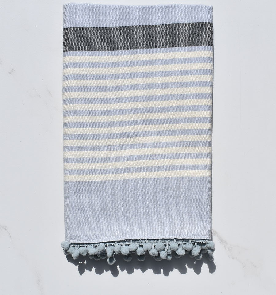 Fouta blanc crème, gris et bleu charrette avec pompons 