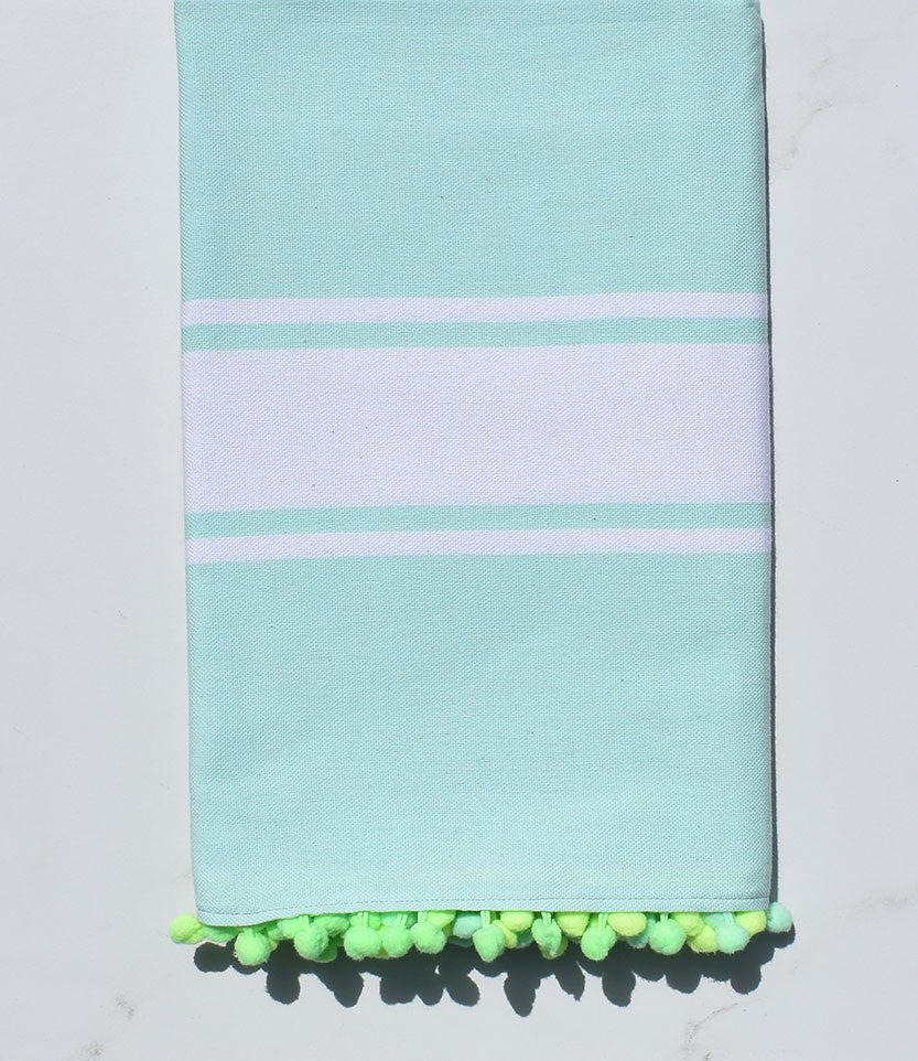 Fouta vert eau clair avec pompons 