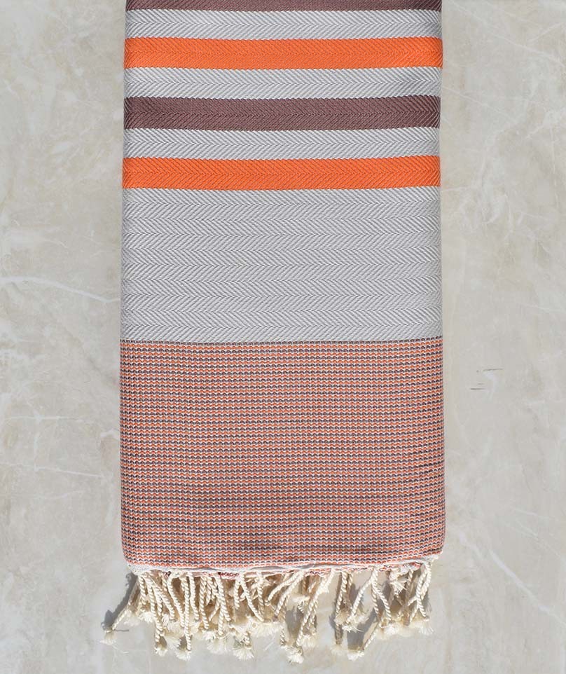 Jeté chevron gris perle, orange et et cannelle 