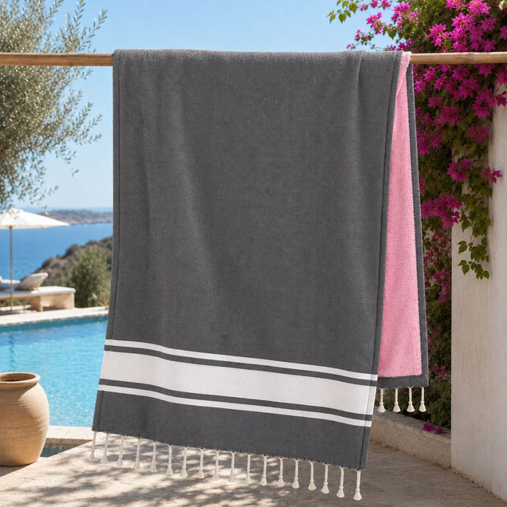 Fouta plate gris foncé doublée éponge rose clair