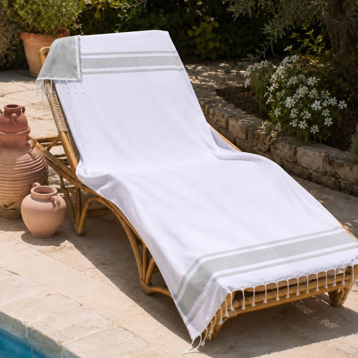 Fouta blanche à bandes gris clair doublée éponge