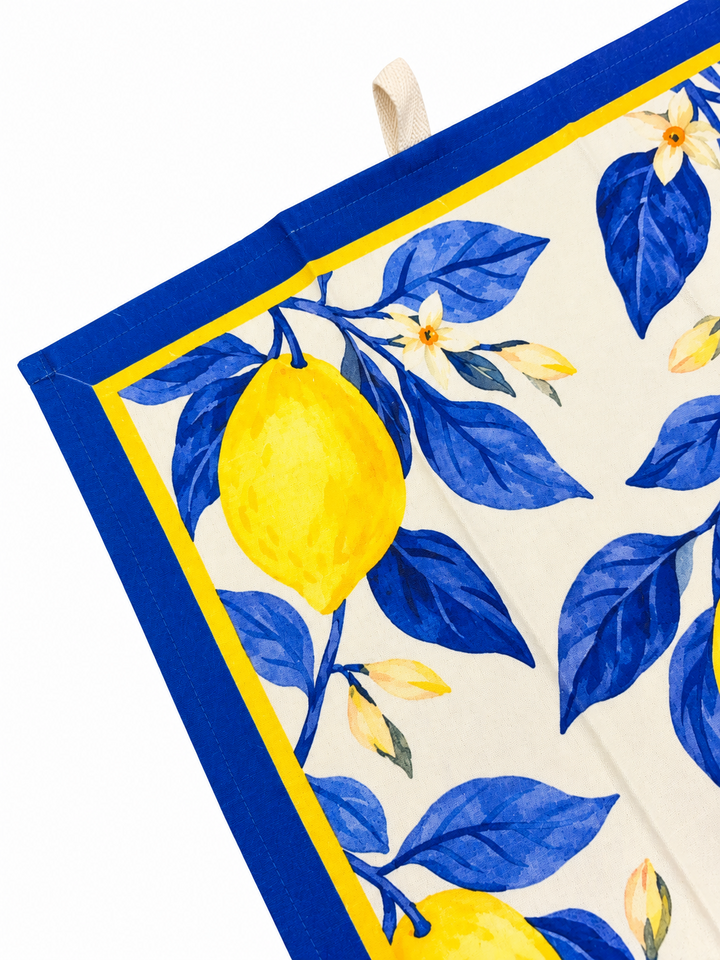 Détail des citrons et du feuillage bleu du torchon