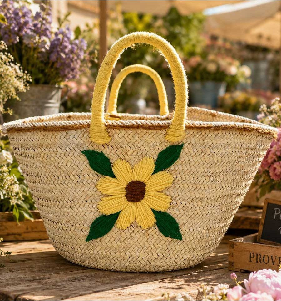 Handgefertigter Korb mit gelbem Blumen-Motiv