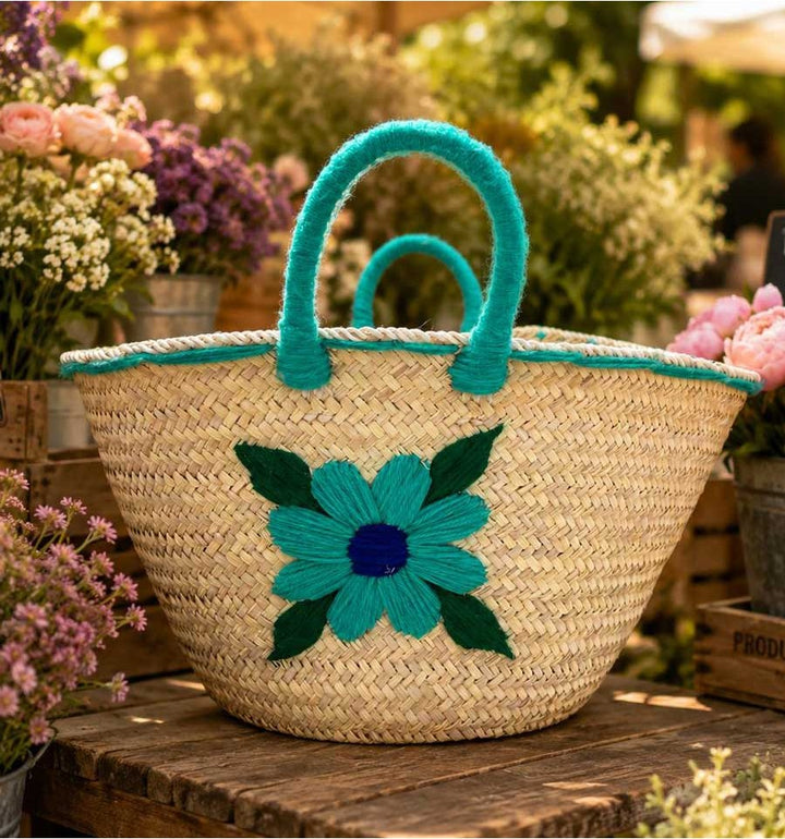 Cesta artesanal con motivo flor turquesa