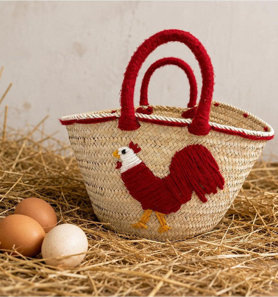 Handgefertigter Kinderkorb mit rotem Huhn-Motiv